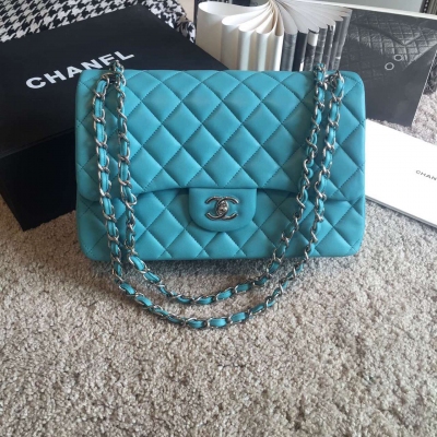 Chanel CF  30cm  杏色 金銀鏈都出貨啦 進口原版小羊皮  全網最高品質 細膩順乎  對版菱格有木有  側面底部柔軟舒服  不是石頭品質噢  鏈條長度分量專櫃一致  全套包裝備齊