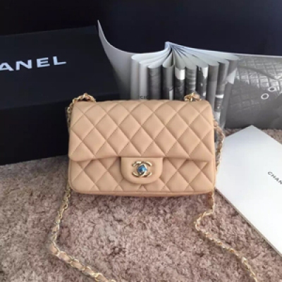 Chanel迷你20釐米 杏色 金銀鏈、都有現貨噢，細膩嫩滑的羊皮，皮質超級柔軟順滑，像嬰兒的肌膚一樣 搭配衣服非常時尚氣質