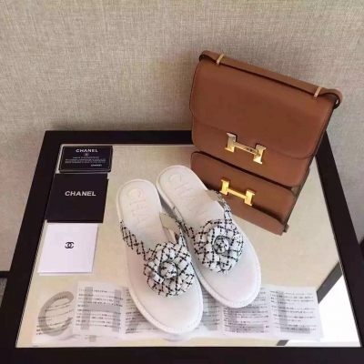 布花CHANEL 16夏季單品，Chanel專櫃同步，山茶花系列拖鞋。我們追求極致，100%複刻小花層層手工疊加縫製，進口全羊皮1:1定制顏色 鞋面：特殊1:1定制顏色，採用的的是E0級環保進口羊皮 碼數/34-40 