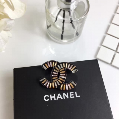 Chanel 胸針！17早春新品！新年必備單品！施華洛水晶珍珠 正品黃銅材質！純手工出品 高級定制！