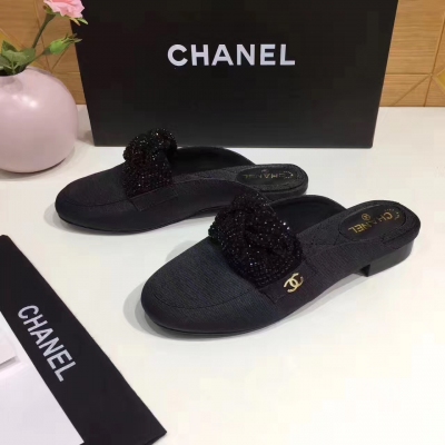 CHANEL 17/AW秋季新品 專櫃最新上架的loafer 上腳超級舒服！這得歸功於此款頂級的柔軟羊皮和後包無港包的設計，還有整只鞋子用的都是混種羊皮，混種羊皮 混種羊皮，用國內最舒適的試穿，還原專櫃極致的線條美感 