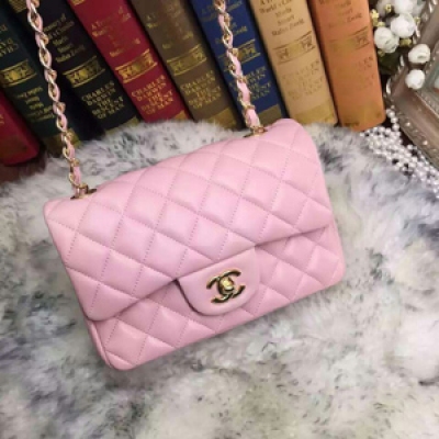 CHANEL mini1116 採用原版進口小綿羊小巧得恰到好處 底部擠壓無痕返彈百搭單品美妞大愛還有很多顏色選擇喔 金銀扣現貨尺寸20X13X6.5cm 名牌品牌：Chanel香奈兒