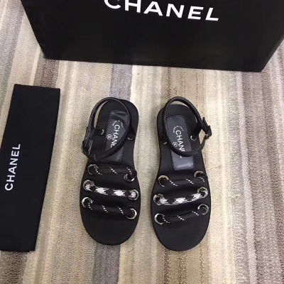 Chanel 香奈兒 2018最新上架 爆款涼鞋新品 最近整個時尚圈都中了這款鞋子的毒！最舒適的Chanel 彩條原單涼鞋 【整片真木】（非市普通木…非假木哦 (雙從皮革組合真皮大底）! 專櫃上月銷售冠軍…現只對VIP