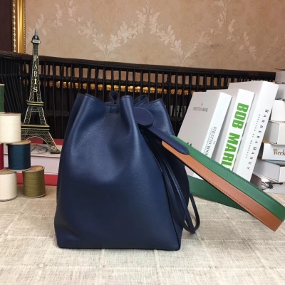 愛馬仕Hermes Kelly～2424 H 2424 togo小牛皮半手工制工藝精美 金銀扣 在追求各種時尚元素的同時，也不忘回顧下經典 ，透露出了迷人魅力，簡直是拽爆了.尺寸29cm 奉獻力作 ！ 肩帶休閒OL氣質融