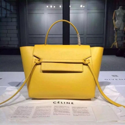 Celine Belt Bag  紐約曼哈頓已經到處可見最新的Belt bag蓋面此款手袋有點Trapeze的感覺，深受眾多明星厚愛，時尚又百搭，超模劉雯，奚夢瑤都在Show尺寸：28*24*17cm