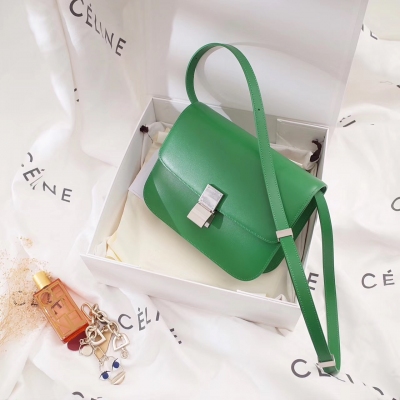 原單 手抓紋 Céline Classic Box的鎖扣設計秉承了CéLINE一貫的簡約大氣復古風範 包身也沒有搶眼的裝飾點綴 但是就憑這股難得的極簡魅力 讓大眾女性愛不釋手 尺寸：24釐米 款號：164173