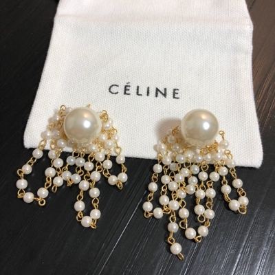 CELINE耳釘正品春夏新品 正品黃銅底材搭配各種日常和約會造型，隨性又經典 美美小仙女推薦自留