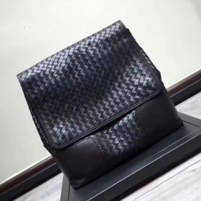 代購級 BV Bottega Veneta375125S水貨 專櫃男士最新款雙肩包 也可當單肩斜挎包 法國特定胎牛 純手工編織 除了正品不要和我比 SIZE：33*36*15CM