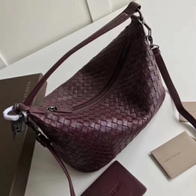 BV Bottega Veneta9843升級版 盛夏出行百搭包 新款三用女包，手提，單肩 斜挎統統ok 進口愛爾蘭羊皮 這皮質的質感跟光澤度你們自己感受下 內配豬皮裡 size：27*17*13cm