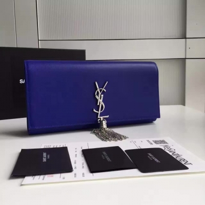 YSL Clutch 流蘇手包銀扣 南非小牛 現在已經火的不行 幾乎所有歐美大牌及時尚潮人人手必備 保持了YSL一貫的低調奢華風 簡單大氣 氣質立刻提升 細節決定一切 全套包裝 SIZE：27CM