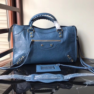 Balenciaga巴黎世家 代購級別獨家管道貨正品型號：Classic Gold City Jean原廠爆裂綿羊皮（正品同廠羊皮） 原廠皮標誌：紋路規則，皮有香味超流行小金釘流蘇，最新顏色獨家現貨供應 ，Size：38