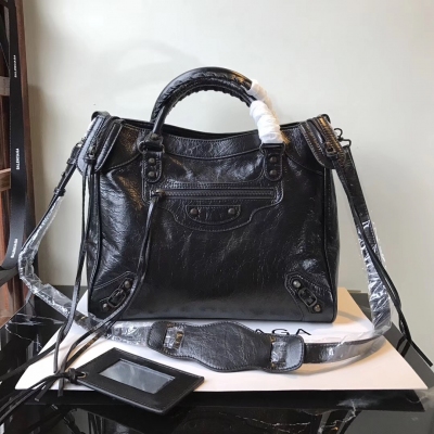 Balenciaga巴黎世家 機車包Classic Velo原單爆裂羊皮 經典黑色復古小釘 34 cm斜挎手提版，實用擔當 黑色