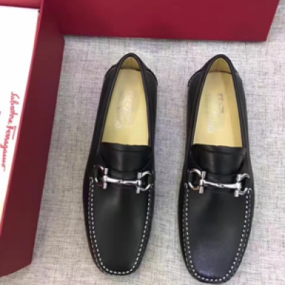 【Ferragamo  菲拉格幕】！全系正品品質1：1！全系裡外原版皮小牛皮！將時尚、摩登設計與精湛的手工技藝完美結合！代代相傳藝術品，超強創造力、激情和韌性是永恆不變的價值觀！讓每個時代場合都獨特的魅力氣息！！