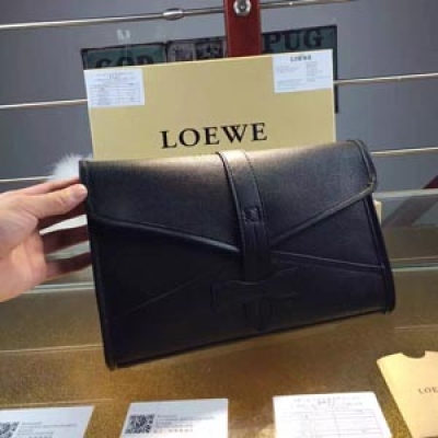 【全套包裝】 羅意威LOEWE 2015最新款女手包搭配專櫃禮盒 原單進口海關貼 二維碼發票齊全頂級定制小牛皮 、每一針每一線都非常精細徹底，每一寸每一尺都一絲不差，不怕貨比貨 就怕不識貨！市場原版最好的貨專注高端，只為