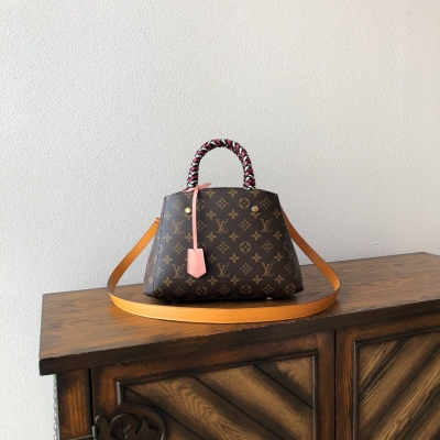 LV路易威登 最新款！款號M44672，尺寸：29x20x13cm LOUIS VUITTON 原單品質 現貨中！（配發票海關貼專櫃禮品盒） Louis Vuitton 新款來襲！專櫃品質，頂級原單貨，實物實拍！ 【品質