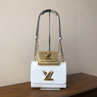 LV路易威登 頂級原單 M50280 50282 二件套雙子包水波紋 Louis Vuitton 這款別致的小型手袋藏有一個秘密：它比實際看起來要大。m50280雙下包二件套白金水波紋twist女包 設計巧妙的波紋狀包底