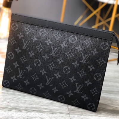 LV LOUIS VUITTON路易威登 頂級原單 M61692 黑色 POCHETTE VOYAGE 中號手袋全皮由全新標誌性黑灰 尺寸：26×20×5CM