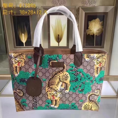 【GUCCI-古奇】十年打造專業GUCCI   市場頂級獨家控貨專/櫃品質  採用進口牛皮，原廠五金！精緻做工。獨家實物拍照品質如圖可見。