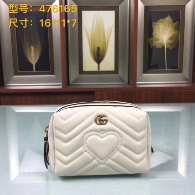 【GUCCI-古奇】十年打造專業GUCCI   市場頂級獨家控貨， 專/櫃品質  採用進口牛皮，原廠五金！精緻做工。獨家實物拍照品質如圖可見 。款號：476165。尺寸：16*11*7