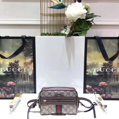 【GUCCI-古馳】十年打造專業GUCCI 市場頂級獨家控貨，專櫃品質 採用進口牛皮，原廠五金！精緻做工。獨家實物拍照品質如圖可見 。款號：517350。尺寸：17.5*12*5.5