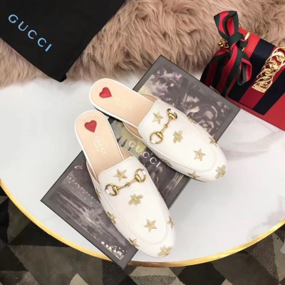 古馳頂級版本 【GUCCI】經典半拖 全新升級 風靡全球的一款百搭神器 夏天必備！鞋櫃裡沒有一雙gucci拖鞋就out啦。Gucci horsebit loafers！明星網紅大把街拍圖 超級舒適低調不張揚，加上最新古