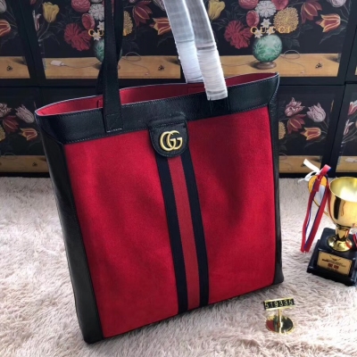 【GUCCI-古馳】 十年打造專業GUCCI 市場頂級獨家控貨，專櫃品質 採用進口牛皮，原廠五金！精緻做工。 獨家實物拍照 品質如圖可見 。款號：519335。尺寸：41*43*5.5