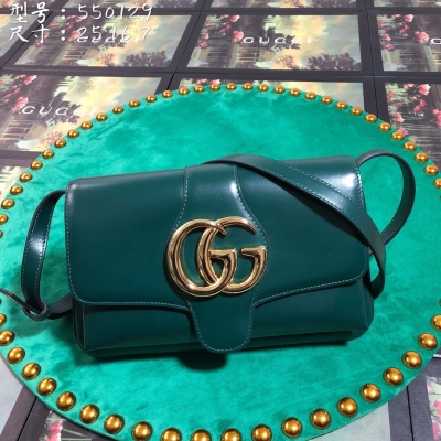 【Gucci古馳】Gucci 新款。市場頂級獨家控貨，專櫃品質 採用進口牛皮，原廠五金！精緻做工。 獨家實物拍照 品質如圖可見 。款號: 550129。尺寸：寬25*高16*側寬7。顏色：綠色/黑色/白色/酒紅