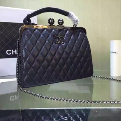 香奈兒CHANEL2015春夏主打款 我們提前一步上市 .獨家打造24K頂級五金  原版羊皮手感絕好 晚宴包斜跨包手提包全代替了 工藝超高 ..一般工廠做不到這種效果 亮度與精密度都非常美觀