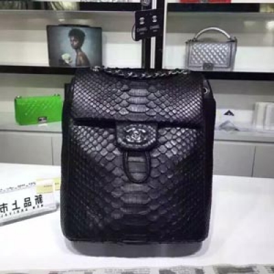 CHANEL  蛇皮背包爆款出貨 女神的選擇 背上它走大街上。你成為焦點。