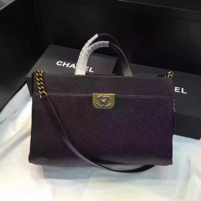 chanel 新品-專櫃最新公事包子母包系列 原廠魚子醬牛皮 裡面小包包還可以單獨用哦……手拎 肩背 耐看耐用 全部具備啦 黑色