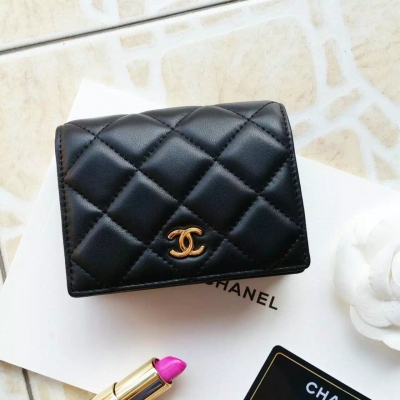 CHANEL 5181 新款  卡包錢包   尺寸11.2 / 8 /4 原版羊皮車經典菱格配金色五金，可放大量卡，有6個單獨卡位，配有鈔票位獨特設計，大方實用