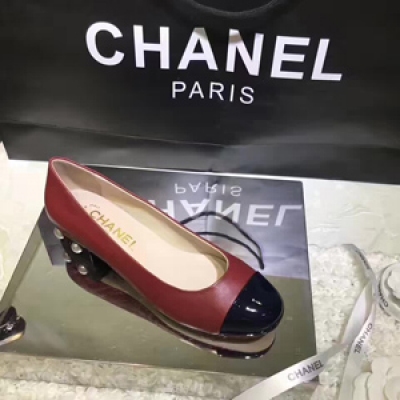 Chanel 17ss新款雙C經典款 工藝秒殺專櫃，凸顯性價比，鞋型更加完美貼腳！獨家原版開模珍珠鞋跟模，進口牛漆皮與小羊皮，真絲配羊京，內裡羊皮，奢華真皮大底，全套包裝！