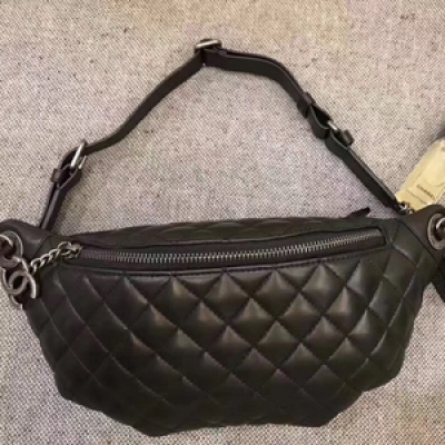 Chanel獨特具風味的時尚單品腰包Fanny Pack重新詮釋Fation的含義無論是辣妹辣媽潮王還是旅遊暴走防小偷都能hold