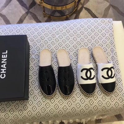 Chanel香奈兒 2018早春new、半拖漁夫拖鞋，購入正品定制，市面最高版本！雙C完全Copy原版切割，楦型、皮料、鞋底，都是對版定制。面料：頭層小牛皮，雙C都是採用牛漆皮和頭層牛皮，絕對不會偷工減料用pu或者超纖