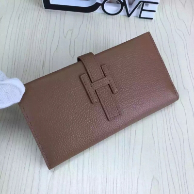 Hermès 愛馬仕錢包 Bearn WalletBox 求敗款 實拍；手感圖片方可看到 紋理清晰可見 採用頭層牛皮配內裡頂級羊京皮 活動拉扣