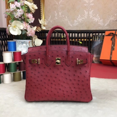 愛馬仕Hermes Birkin 25cm 進口頂級鴕鳥 全手工打造 進口蠟線 原廠五金 【寶石紅】金扣每一個環節都力求完美，每一針一線都透著工匠精神！