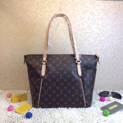 經典時尚的休閒風格款 lv m56689 Monogram TOTALLY MM 手提肩背包(中)