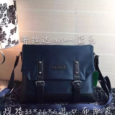 Prada    0654-1春夏熱賣爆款新品上市  進口尼龍布配皮製作  時尚 大氣  上檔次  送禮佳品   休閒商務首選你值得擁有  2色任選