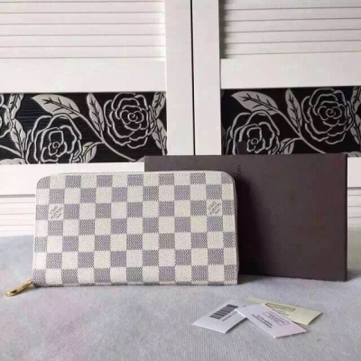 lv 經典款白格大號這款錢夾以Damier Graphite帆布製成 融入鍍鈀的黃銅配件和紋理小牛皮內襯等多種時尚元素 旅行或日常使用的完美選擇 12個信用卡槽 可放置檔和護照 尺寸21