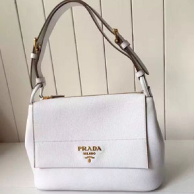 PRADA 專櫃2016ss單肩包1BD052。 粒面小牛皮女士手袋 小羊皮內裡 裡外全皮！30*21*14cm