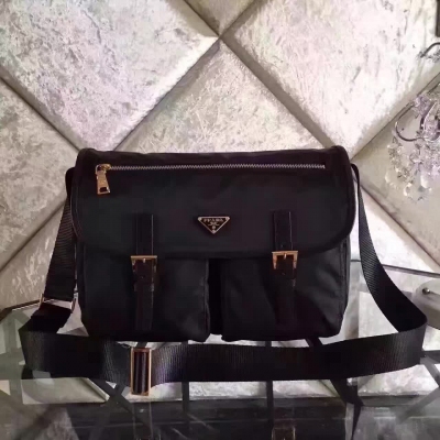 Prada  BT0789 黑色，P家男女通用尼龍休閒布包！防水耐磨！實用輕便！尺寸35x25.5x14cm