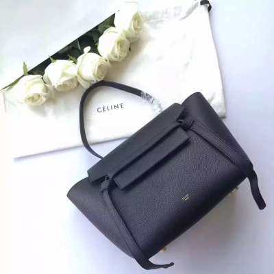 Celine Belt Bag  紐約曼哈頓已經到處可見最新的Belt bag蓋面此款手袋有點Trapeze的感覺，深受眾多明星厚愛，時尚又百搭，超模劉雯，奚夢瑤都在Show尺寸：28*24*17cm