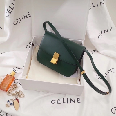 原單 手抓紋 Céline Classic Box的鎖扣設計秉承了CéLINE一貫的簡約大氣復古風範 包身也沒有搶眼的裝飾點綴 但是就憑這股難得的極簡魅力 讓大眾女性愛不釋手 尺寸：24釐米 款號：164173