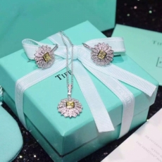 廠家直銷 tiffany&co 新款雛菊圓弧型耳釘 完全專櫃對版