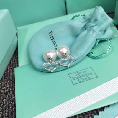 Tiffany&Co 蒂芙妮 耳釘Soleste原版手鏈精湛工藝既愜意親切，可隨時隨地陪伴身邊；亦優雅動人，簡約純粹；