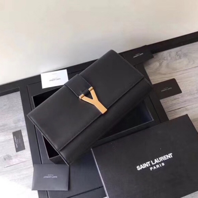 YSL SAINT LAURENT YSL聖羅蘭經典Y扣 一年四季不過時的手包 南非平紋皮 超適合 尺寸讓存在感UP 到爆表 它時髦 有包型 易搭 不管是帥氣街頭風或者是淑女名媛 褲裝裙裝都隨意搭配沒問題 絕對是炙手可熱