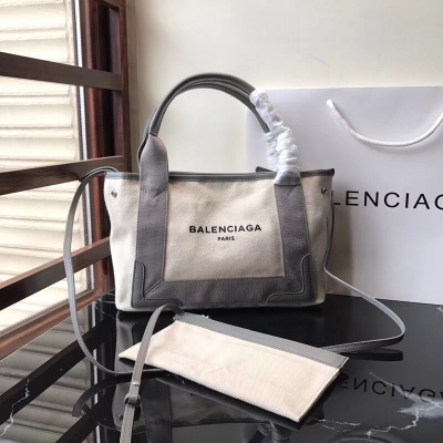 Balenciaga巴黎世家 原單帆布／進口小羊皮小號28cm 灰色 現貨實拍  斜挎手提都非常好看 這個夏天屬它最受歡迎了，實在是人見人愛  102灰色