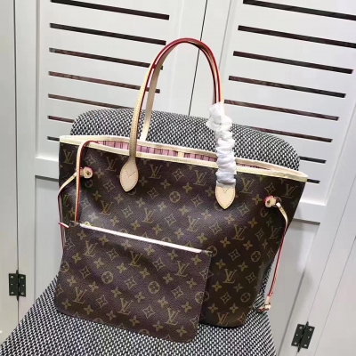 獨家實拍！NEVERFULL 中號手袋 M40995粉 路易威登全新演繹 Neverfull 經典手袋，探索袋內精緻細節。