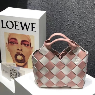 Loewe羅意威 Woven basket bag 裡外全皮，容量滿足大眾需求，顏色也是羅家 主流顏色，可以手提、斜挎，也可以單肩背，配長裙或者大衣都不錯，百搭款，尺寸37*19.2*22cm 型號：171254