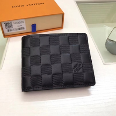 【LV頂級原單】Louis Vuitton N63263壓格 路易威登這款錢夾造型細長，名副其實。 採用精緻的 Epi 皮革製作而成，尺寸小，造型細長，可以容納所有必需品，並輕鬆裝入前後口袋。尺寸:11.0x9.0cm，